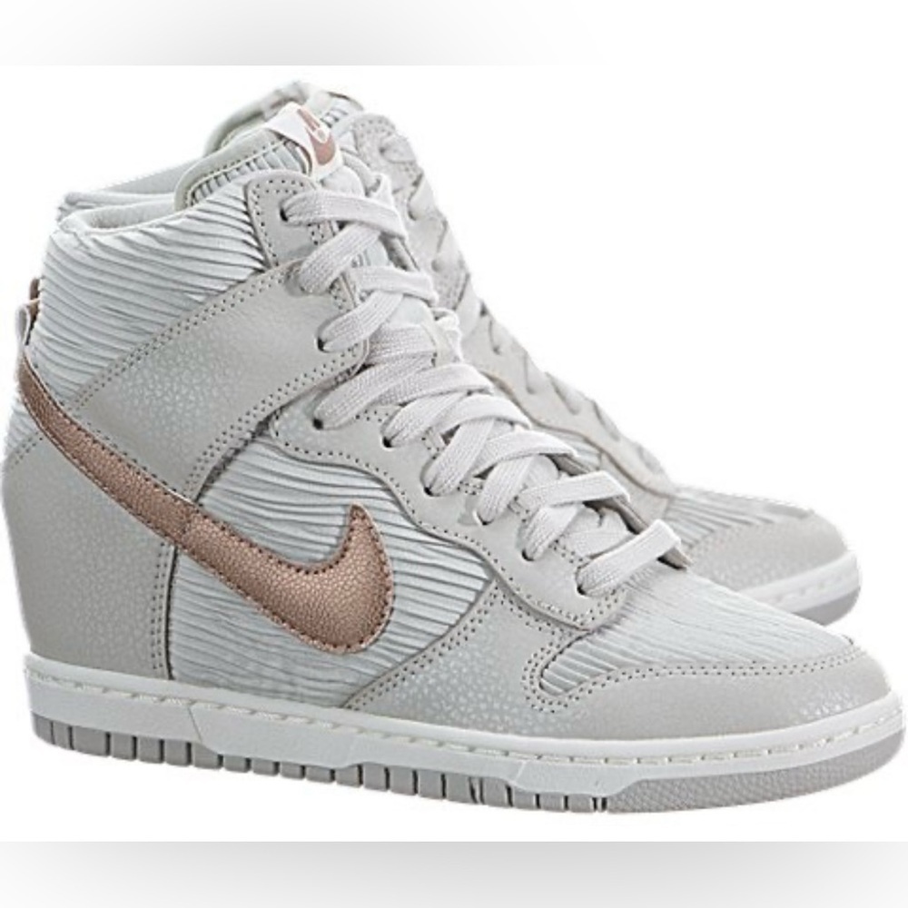 Nike Women's Sneakers in Gray and Bronze